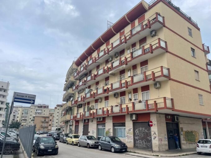 immobile-vendesi-via-giovene-bari-apulia-case