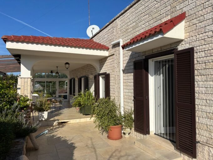 Immobile-vendesi-contrada-tavarello-monopoli-apulia-case