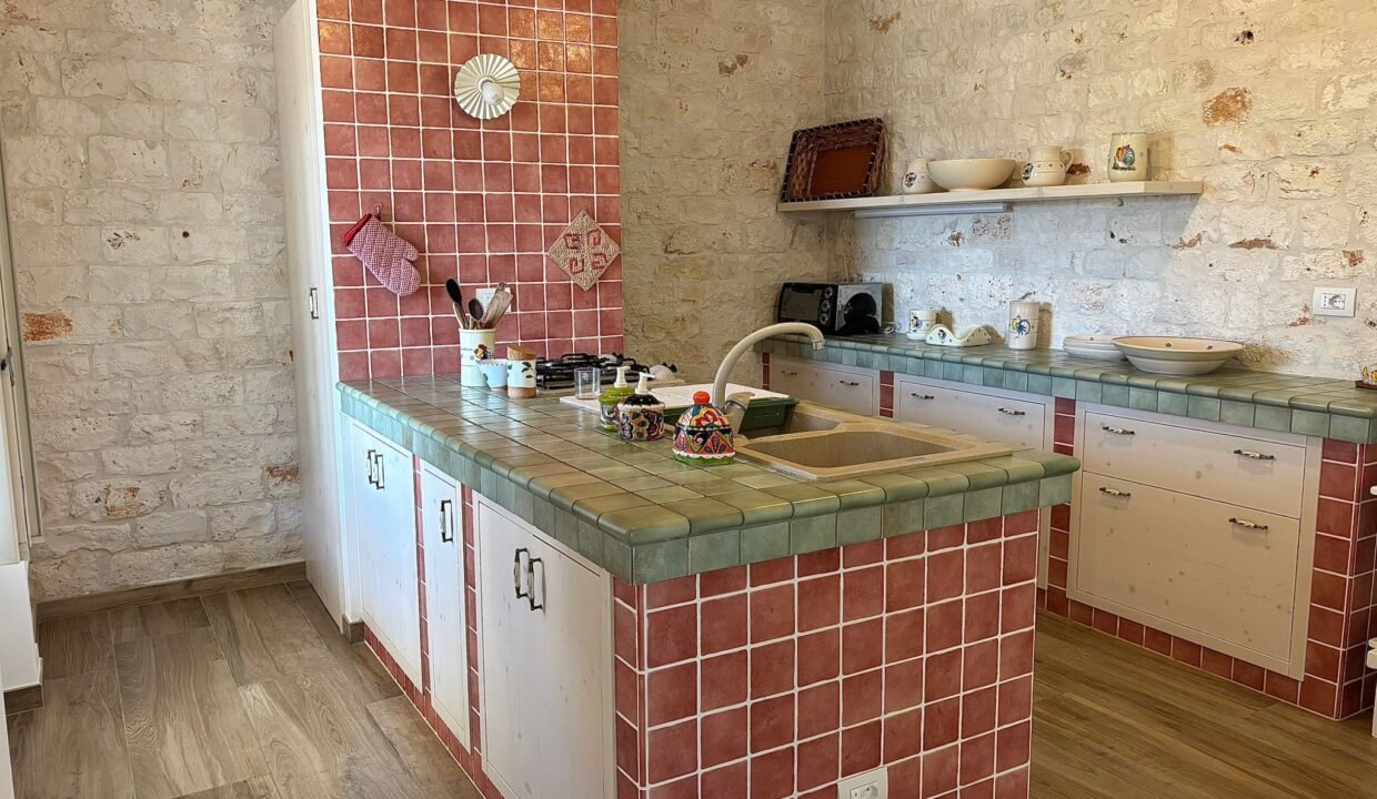 Immobile-vendesi-contrada-tavarello-monopoli-apulia-case (16)