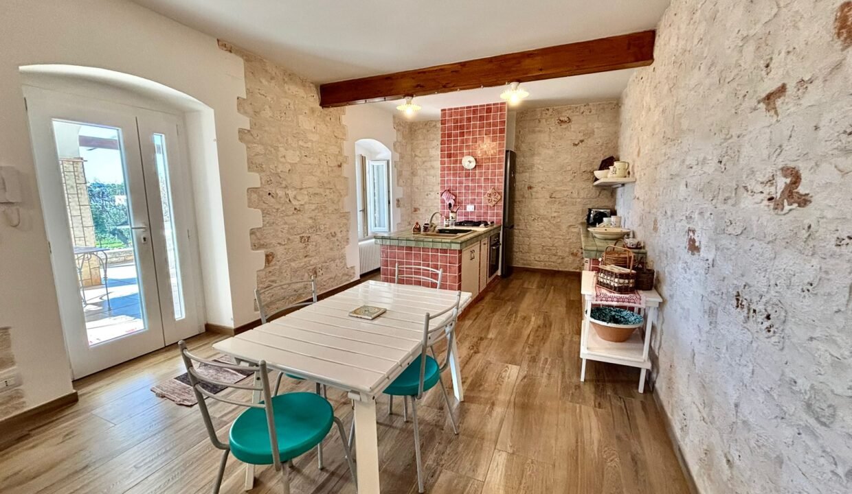 Immobile-vendesi-contrada-tavarello-monopoli-apulia-case (21)