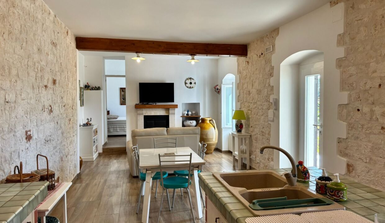 Immobile-vendesi-contrada-tavarello-monopoli-apulia-case (28)