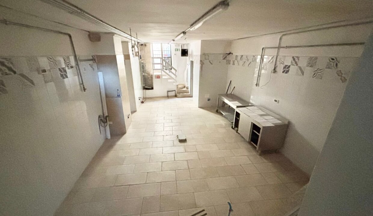 immobile-vendesi-monopoli-corso-pintor-mameli-apulia-case (25)