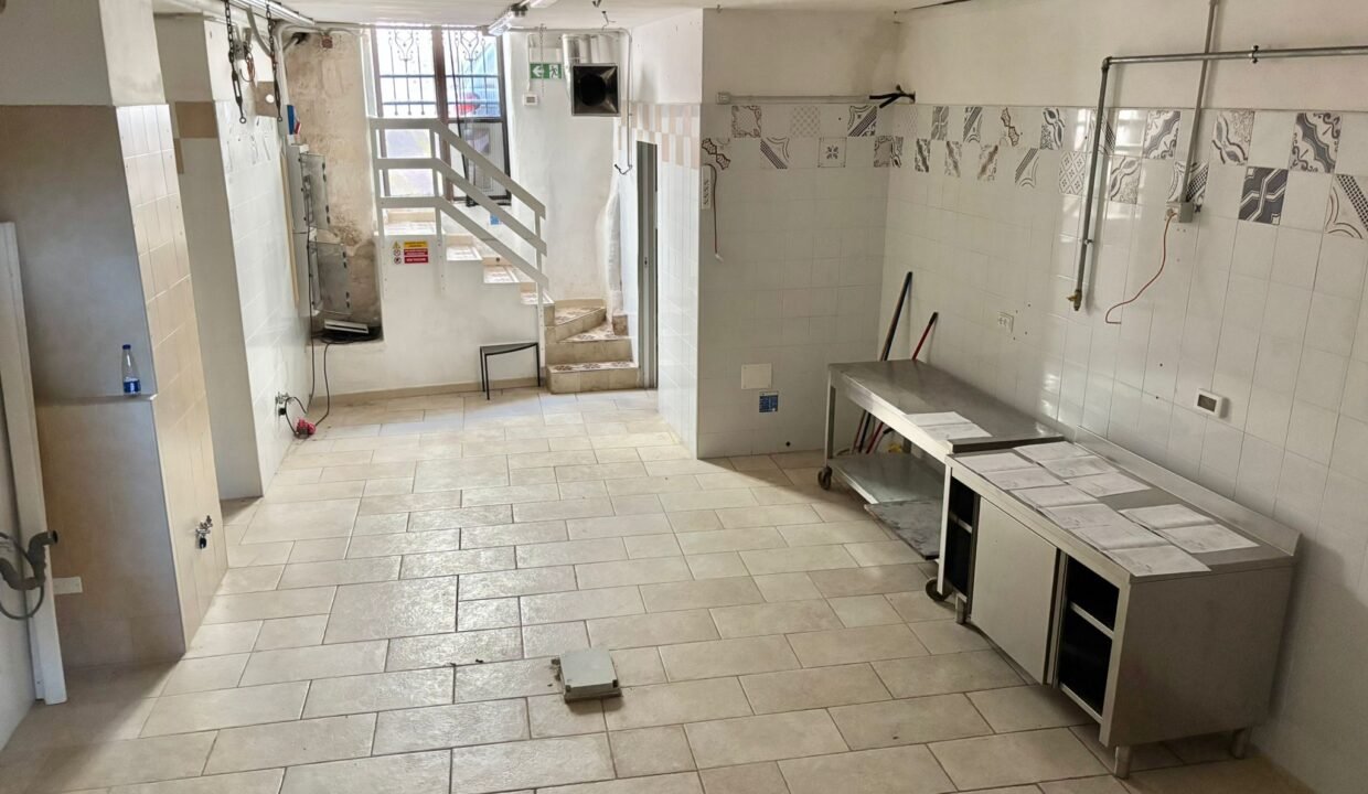 immobile-vendesi-monopoli-corso-pintor-mameli-apulia-case (26)