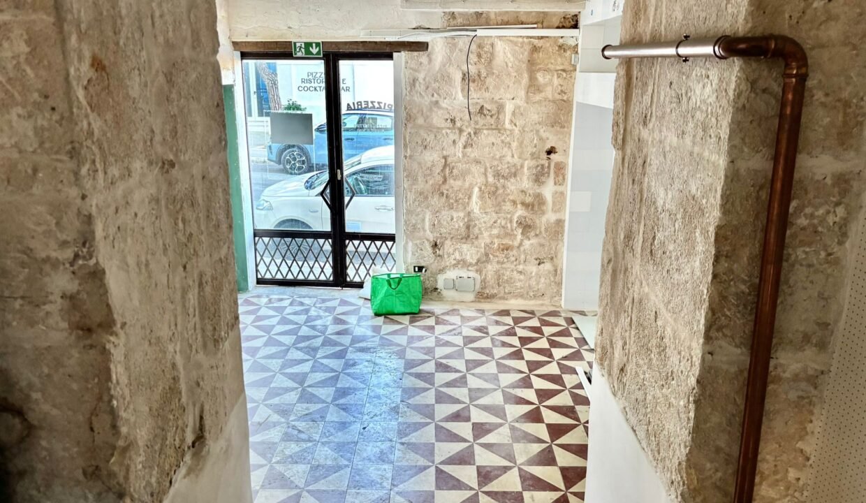 immobile-vendesi-monopoli-corso-pintor-mameli-apulia-case (28)