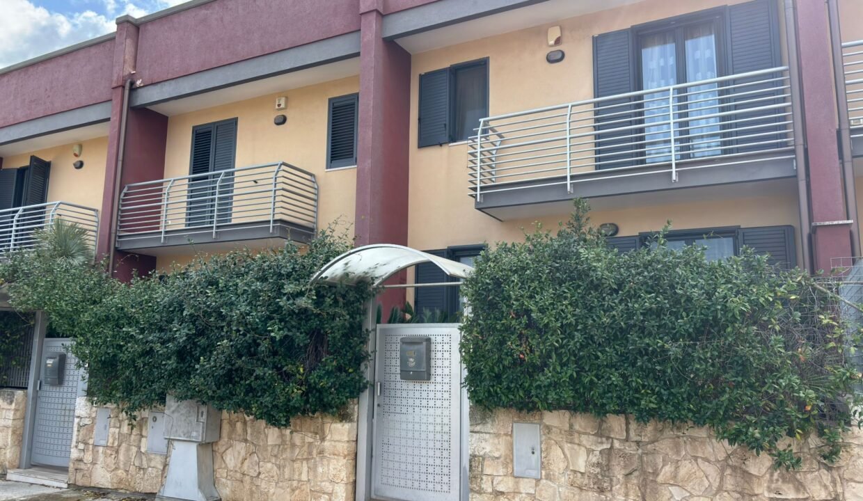immobile-vendesi-via-avezzano-comes-monopoli-apulia-case (1)