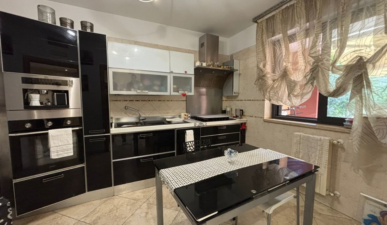 immobile-vendesi-via-avezzano-comes-monopoli-apulia-case (11)