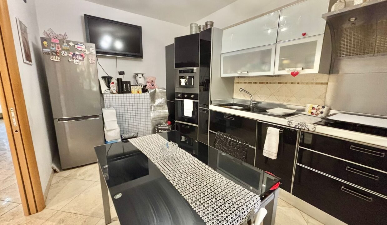 immobile-vendesi-via-avezzano-comes-monopoli-apulia-case (14)