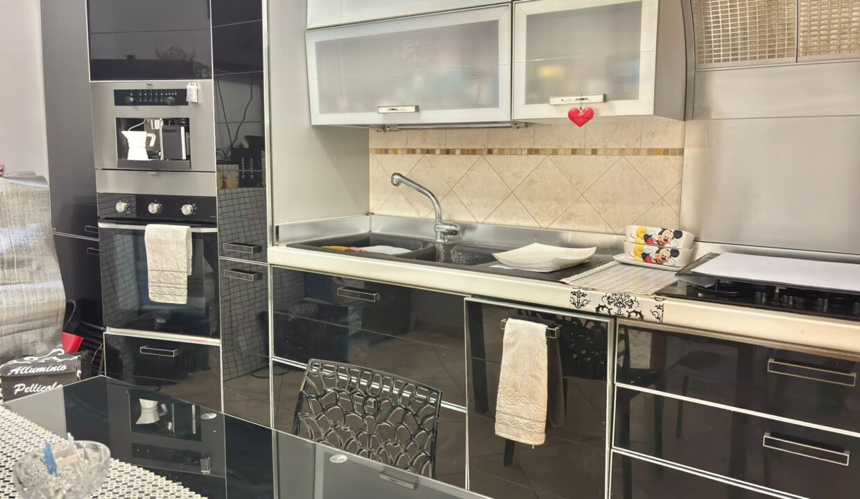 immobile-vendesi-via-avezzano-comes-monopoli-apulia-case (17)