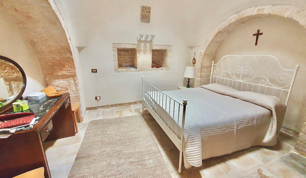 immobile-vendesi-strada-monte-tre-carlini-alberobello-apulia-case (10)