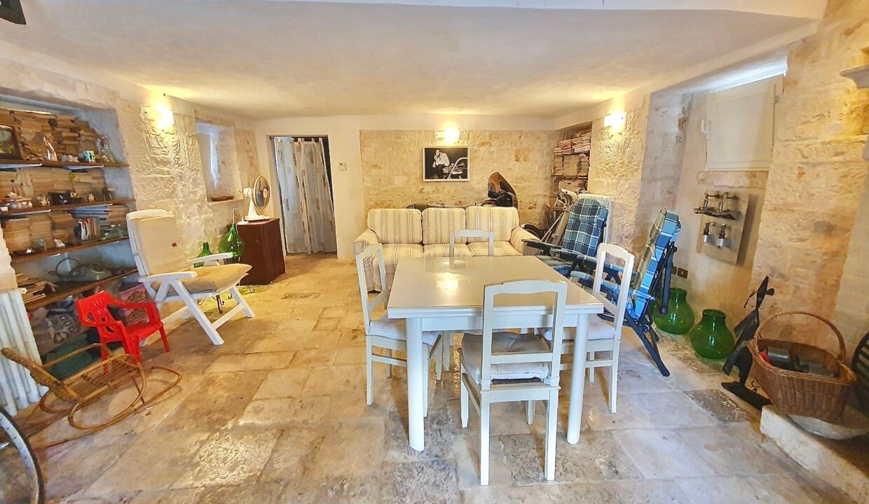 immobile-vendesi-strada-monte-tre-carlini-alberobello-apulia-case (11)