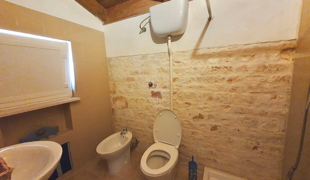 immobile-vendesi-strada-monte-tre-carlini-alberobello-apulia-case (12)