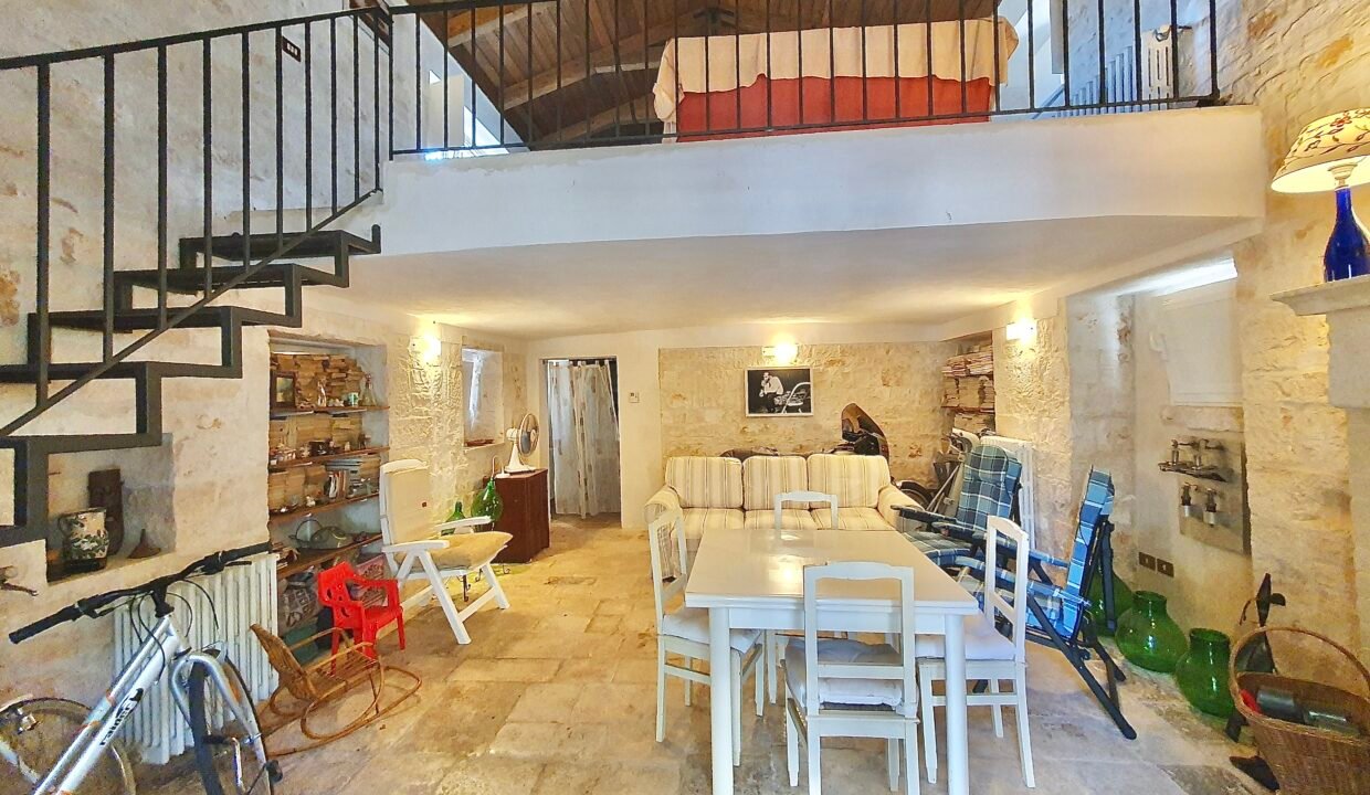 immobile-vendesi-strada-monte-tre-carlini-alberobello-apulia-case (20)