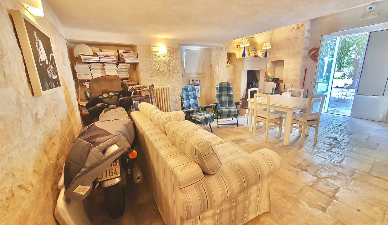 immobile-vendesi-strada-monte-tre-carlini-alberobello-apulia-case (24)