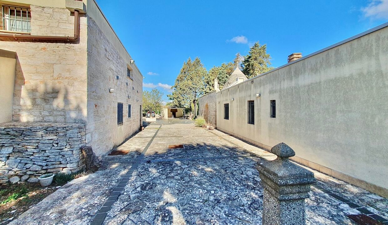 immobile-vendesi-strada-monte-tre-carlini-alberobello-apulia-case (29)