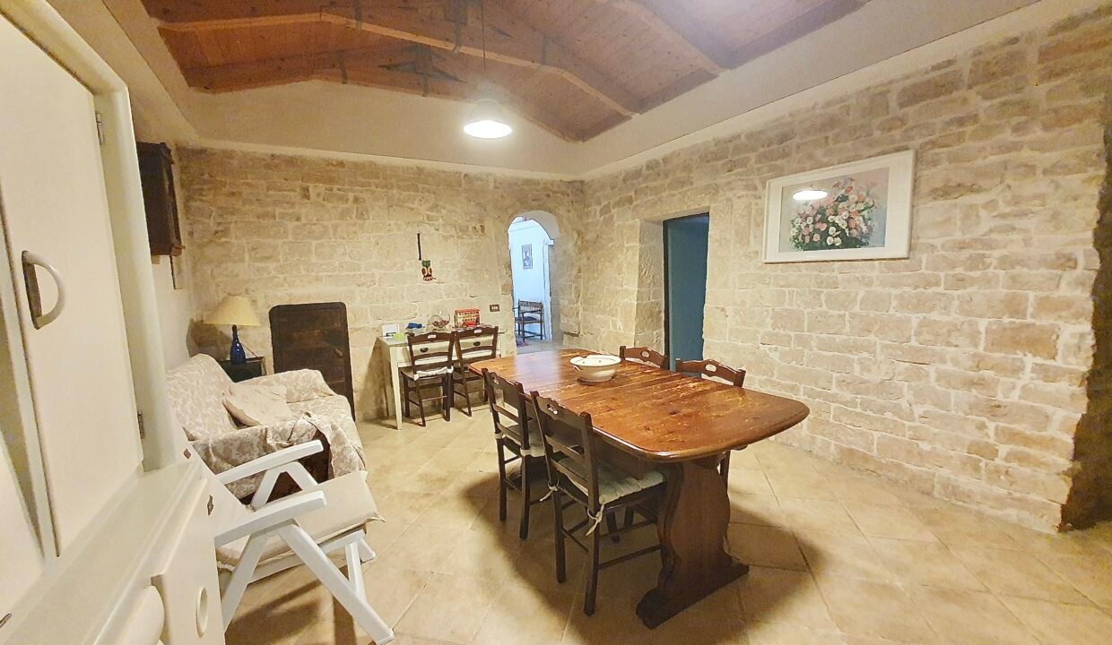 immobile-vendesi-strada-monte-tre-carlini-alberobello-apulia-case (3)