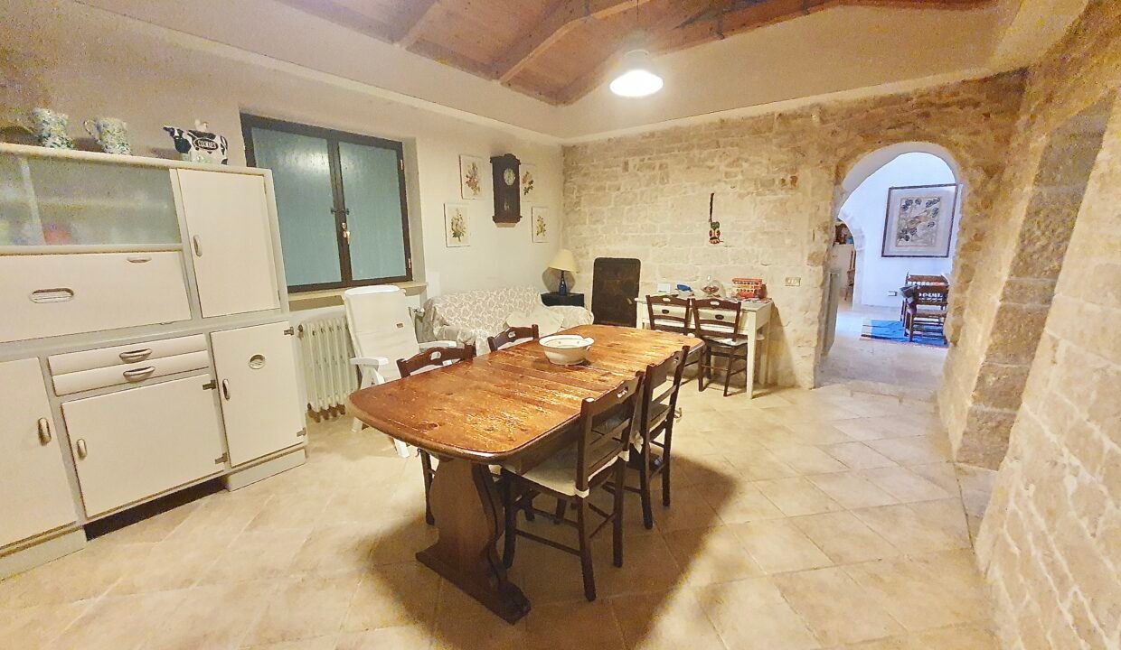 immobile-vendesi-strada-monte-tre-carlini-alberobello-apulia-case (35)