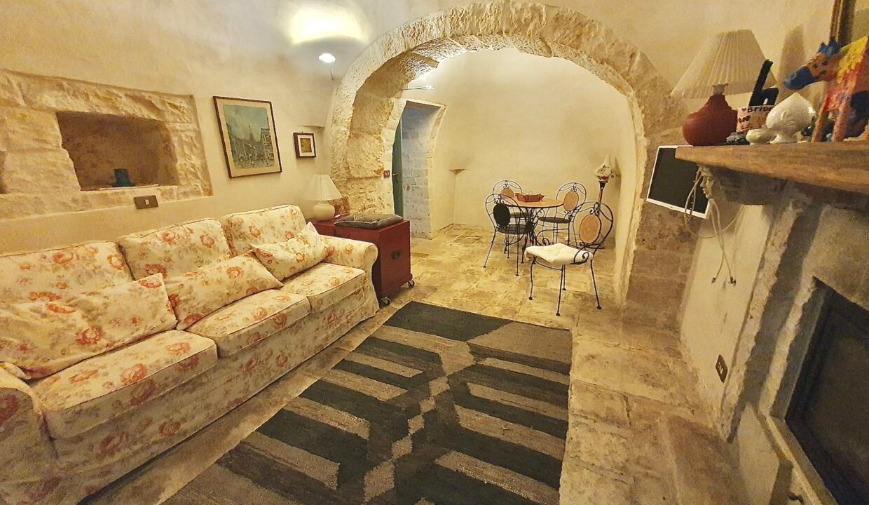 immobile-vendesi-strada-monte-tre-carlini-alberobello-apulia-case (36)