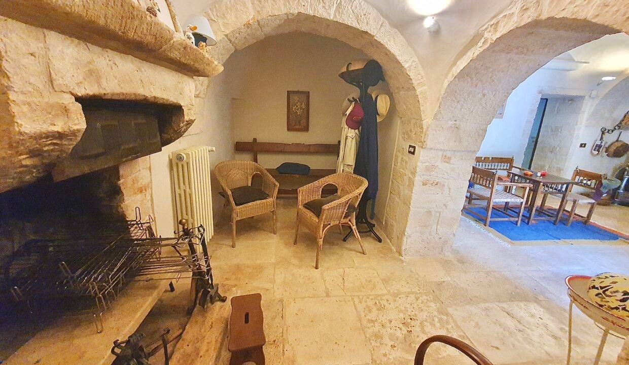 immobile-vendesi-strada-monte-tre-carlini-alberobello-apulia-case (8)