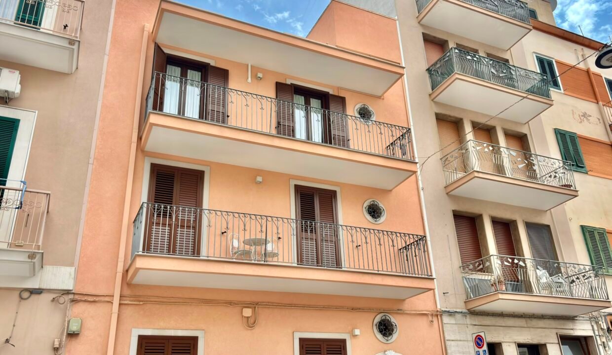 immobile-vendesi-via-roma-monopoli-apulia-case (1)
