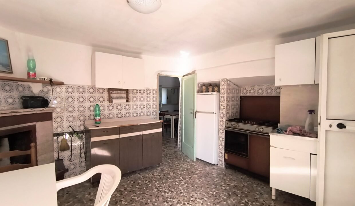 immobile-vendesi-contrada-torre-moscia-selva-di-fasano-apulia-case (11)