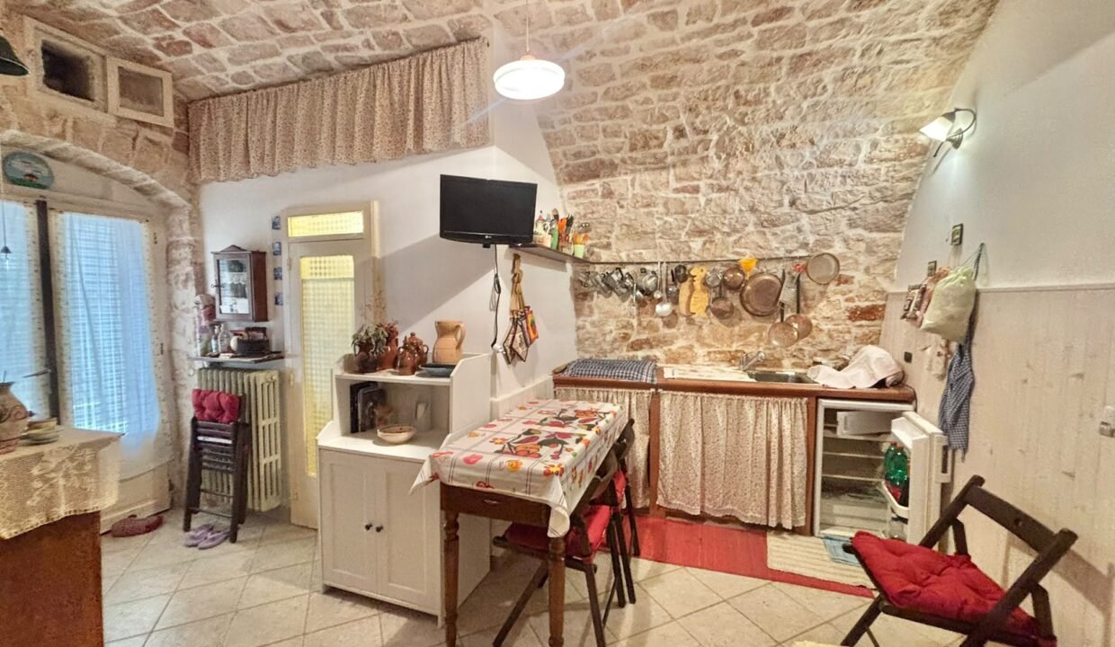 immobile-vendesi-via-cavour-casttelana-grotte-apulia-case (27)