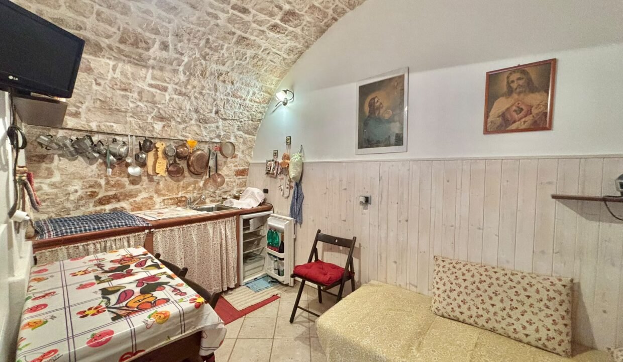 immobile-vendesi-via-cavour-casttelana-grotte-apulia-case (30)