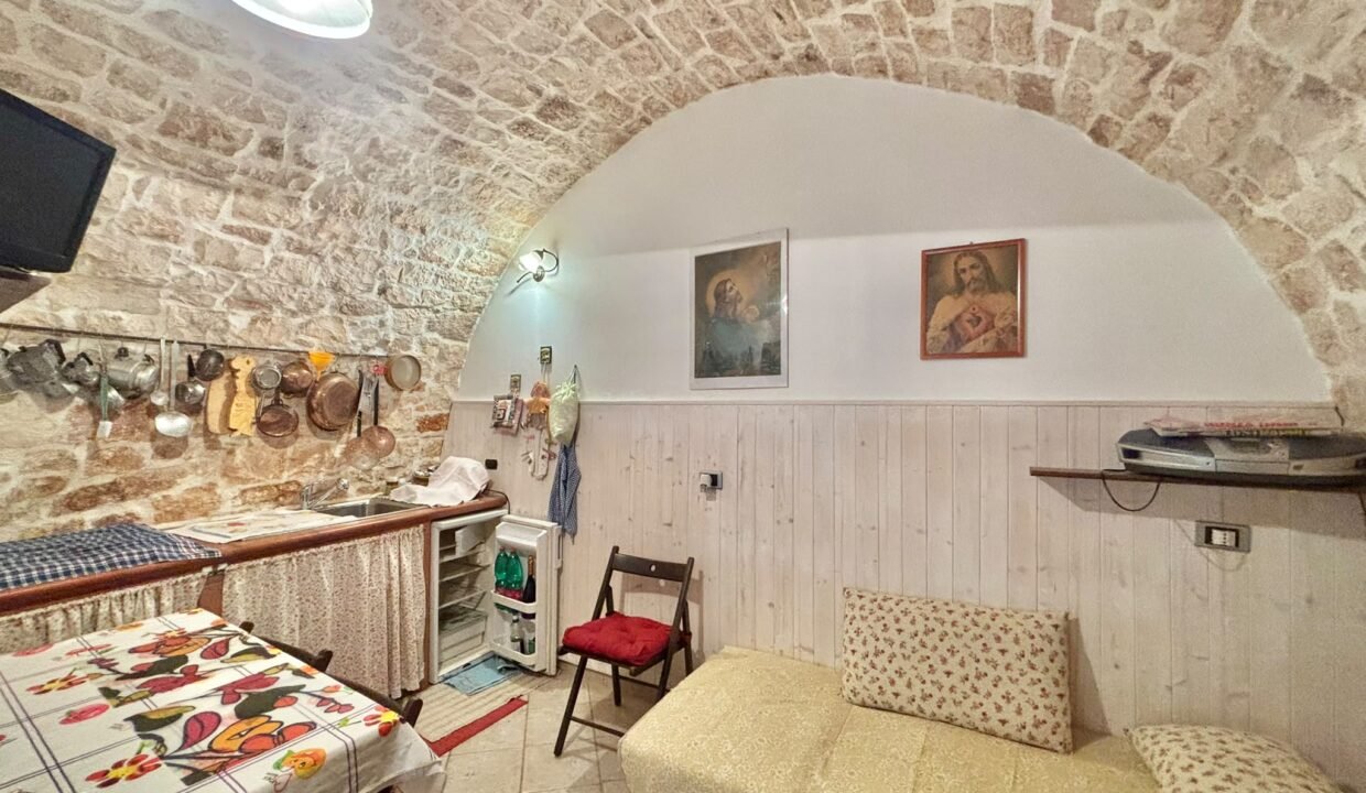 immobile-vendesi-via-cavour-casttelana-grotte-apulia-case (31)