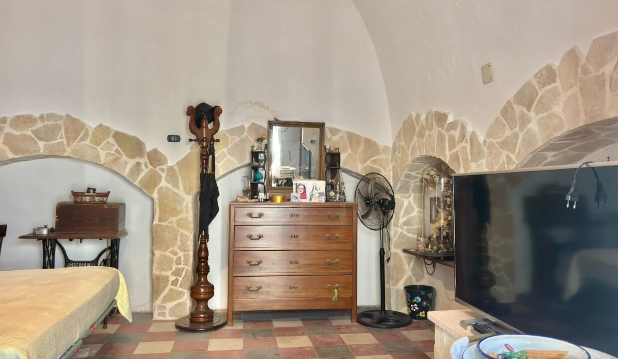 immobile-vendesi-via-cavour-casttelana-grotte-apulia-case (5)